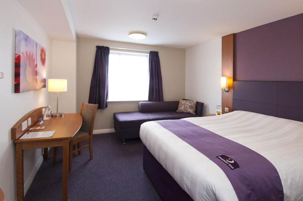 Premier Inn Reading Central Exterior foto